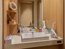 Japanese/Western-style room w/massage chair