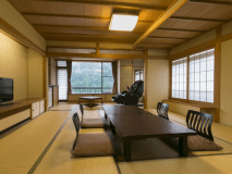 マッサージチェア付和室12.5畳(40平米)陶器風呂付