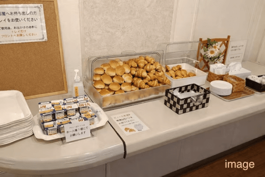 無料パン朝食のイメージ