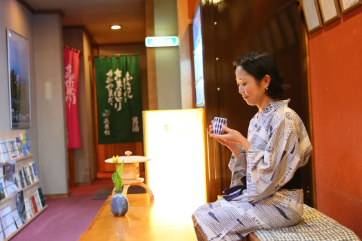 夏は麦茶、冬はほうじ茶をどうぞ。
