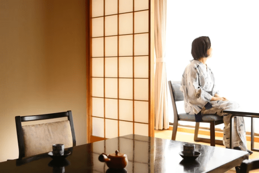 源泉かけ流しの「美白の湯」を楽しんで。お部屋でどうぞごゆっくり。