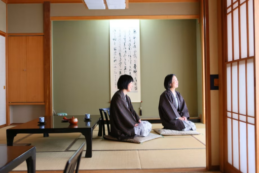 信州戸倉上山田の温泉は旅の疲れを癒します。お部屋でゆっくり語らいのひと時を。 信州戸倉上山田の温泉は旅の疲れを癒します。お部屋でゆっくり語らいのひと時を。