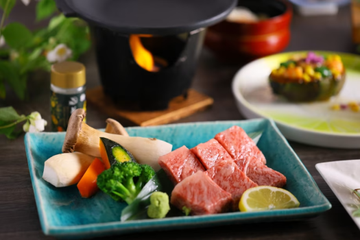 11月～3月はりんご和牛を陶板焼きで堪能