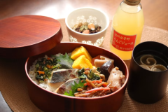 信州らしさも感じるお弁当スタイルのご朝食