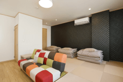 最大4名様までご利用可能です。一番広々と感じるお部屋！開放感たっぷりで、ゆったりとお過ごしいただけます。