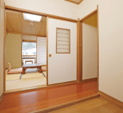 最大２名様までご利用可能です。昔ながらの和室でリラックスした時間をお過ごしいただけます。