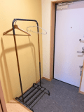 入り口にハンガーラックを設置しているので、雪で濡れたアウターもお部屋に持ち込まずノンストレス！