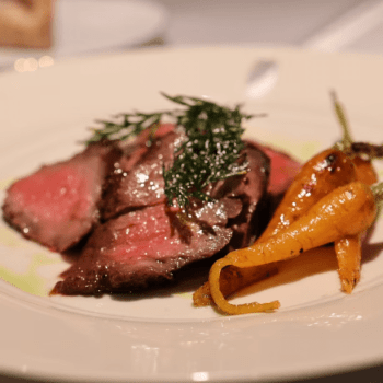 千屋牛の薪焼きならではのしっとりとした火入れ