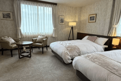 【201号室ブルージュ】落ち着いたインテリアと柔らかな色調が、リラックスした時間を演出します