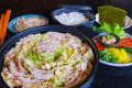【夕食】豚肉と白菜のミルフィーユ鍋&手巻き寿司セット。特製出汁が染み込んだジューシーな豚肉と甘みのある白菜の熱々お鍋に、お好きなネタを自分で巻いて楽しめる手巻き寿司、シメのうどんまで一度に味わえる大満足のメニューです。ご家族やご友人と賑やかなディナーをお楽しみください。(※仕入れ状況によりメニューが変更になる場合がございます) 【夕食】豚肉と白菜のミルフィーユ鍋&手巻き寿司セット。特製出汁が染み込んだジューシーな豚肉と甘みのある白菜の熱々お鍋に、お好きなネタを自分で巻いて楽しめる手巻き寿司、シメのうどんまで一度に味わえる大満足のメニューです。ご家族やご友人と賑やかなディナーをお楽しみください。(※仕入れ状況によりメニューが変更になる場合がございます)