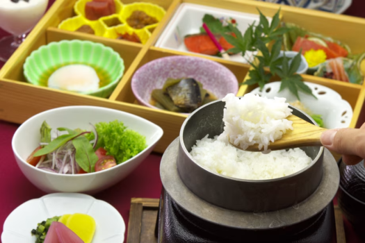 釜炊きの北海道米と和食箱膳