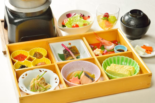 釜炊きの北海道米と和食箱膳