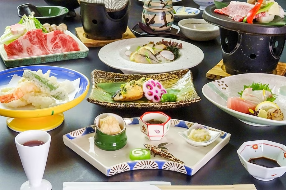 *おのころ会席…旬の食材、郷土食を取り入れた淡路島の味覚会席 *おのころ会席…旬の食材、郷土食を取り入れた淡路島の味覚会席