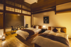 【スーペリアツイン】和の雰囲気と洋の快適さ融合。静かな寛ぎが訪れるツインベッドルーム。