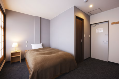 【シングル】快適さを備えたお部屋でリラックス。ぐっすりとお休みいただける静かな寛ぎを。