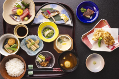 【御膳】季節の食材を使用し、一品一品丁寧に仕上げた料理。