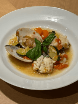 名物・鉄輪ブイヤベース(夕食コースより) 名物・鉄輪ブイヤベース(夕食コースより)