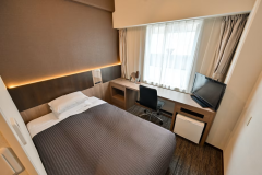 禁煙スタンダードルーム（シモンズ社製セミダブルベッド）