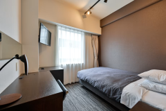 禁煙スタンダードルーム（シモンズ社製セミダブルベッド）