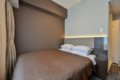 スタンダードダブル　幅151cmのワイドダブルベッドをご用意。