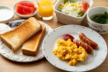 洋食　サラダ、スープ、スクランブルエッグやソーセージなどパンに合う内容になっております。