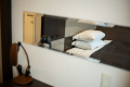 シンプルで機能的なお部屋で快適にお過ごしいただけます