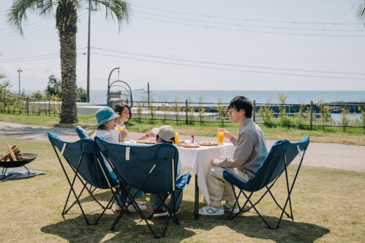 みんなで海を眺めながらゆったりタイム。 みんなで海を眺めながらゆったりタイム。