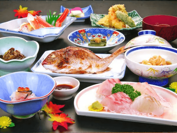 ■【夕食-心コース一例】リーズナブルだけどボリューム満点！海と山の幸をたっぷり味わえます♪