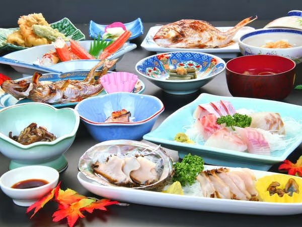 ■【夕食-笑コース一例】極上のアワビを味わえる豪華なコース。海と山の恵みを心ゆくまでご堪能ください。 ■【夕食-笑コース一例】極上のアワビを味わえる豪華なコース。海と山の恵みを心ゆくまでご堪能ください。