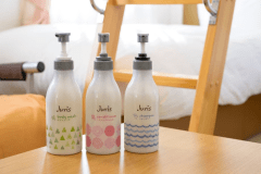 シャンプーやボディソープなどは、全室シャワールームにご用意しております。