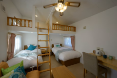 ロフト付きのお部屋です。小さなお子様連れのご家族におすすめです。【ロフト付きツインルーム】
