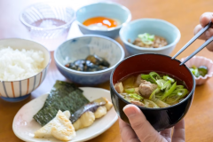 朝ごはんでエネルギーチャージ。女川の食材を使った和朝食をご用意いたします。