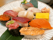 ホテル・エルファロでは眼前に広がるこの海の恵みを、
ちょっと贅沢な握り寿司セットでご提供致します。