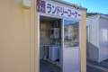 敷地内にはランドリーコーナーも設置。長期滞在でも安心です。