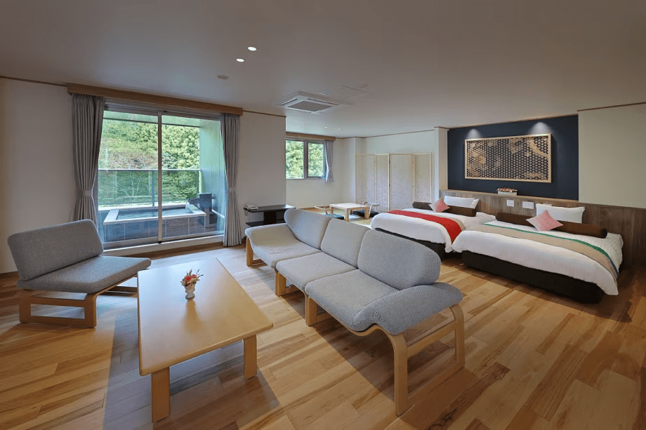 ３０１ 御影石露天風呂付客室です。