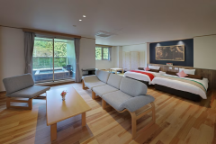 ３０１ 御影石露天風呂付客室です。