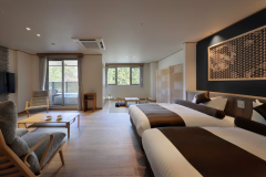 ３０３ 御影石露天風呂付客室です。