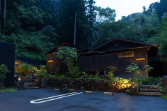 【一戸建て特別室】半露天風呂付き　◆せせらぎ◆