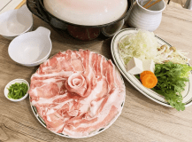 夕食しゃぶしゃぶを愛犬と一緒にカフェで食べる特別なトレーラーハウスプラン