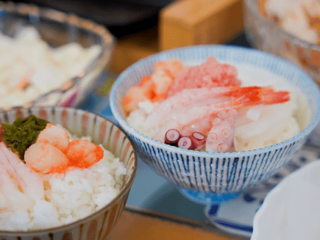 朝食ビュッフェイメージ〈セルフミニ海鮮丼〉