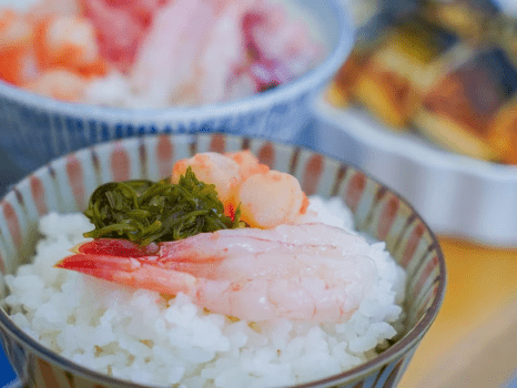 朝食ビュッフェイメージ〈セルフミニ海鮮丼〉