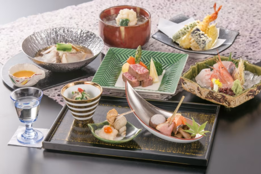 【夏の終わり、秋の気配】残暑の午後、家族でほっこり露天風呂♪（1泊2食付）館内利用券付対象プラン♪