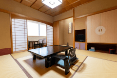 おまかせ和室（8畳～人数に合わせてご用意いたします。）
※ユニットバスになる場合もございます。