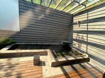 100インチのプロジェクター付き【三体川】山側の露天風呂付き客室／37㎡　⑧