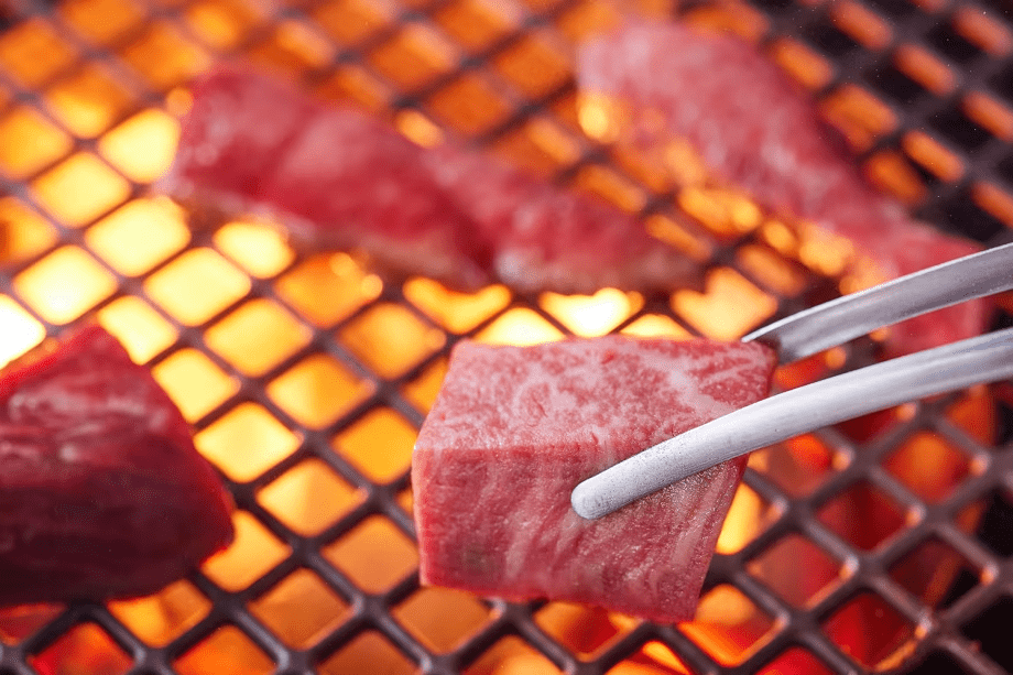 【淡路焼肉割烹「琥珀」】炭火の薫りとともに好みの焼き加減でいただく淡路牛の焼肉（イメージ）