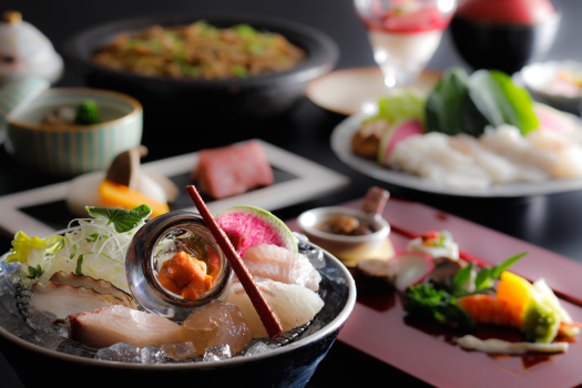 島の海の幸・山里の幸をちりばめたコース料理を（料理イメージ）