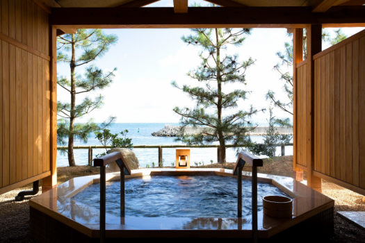 【くにうみの湯】 ジャグジー風呂も海が目の前！爽快です。
