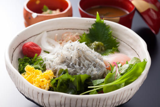 島の生しらす丼　※イメージ