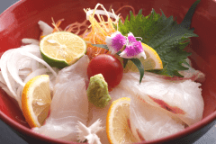 【島グルメランチ】淡路島の由良港で水揚げされた美味しい真鯛を厳選「淡路島えびす鯛丼」