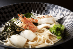 【島グルメランチ】地元由良漁港の魚介を秘伝の出汁を引いた餡かけ風特選つゆで味わう淡路島ぬーどる。